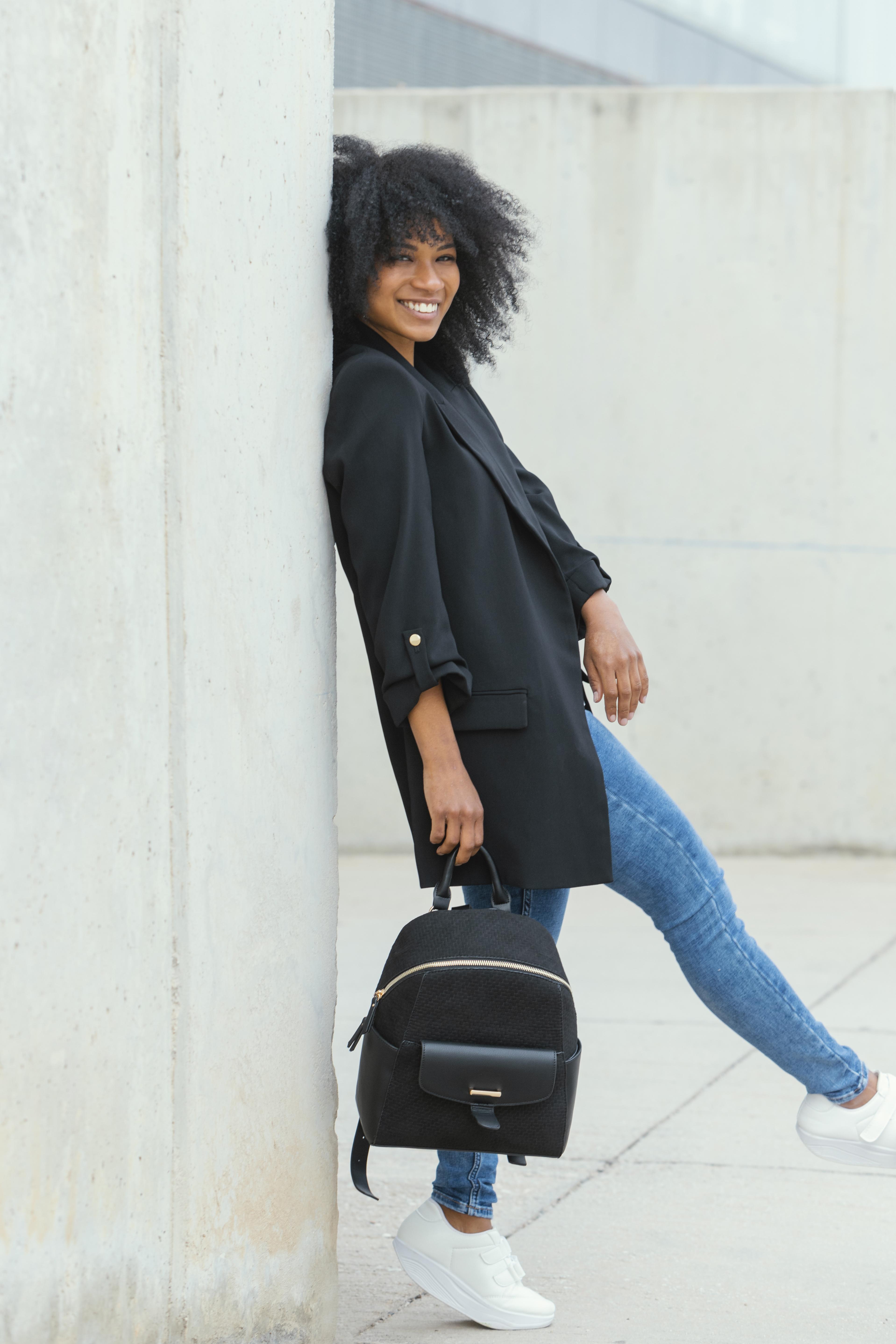 Mulher elegante trabalhando